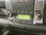 【オートエアコン】一度お好みの温度に設定すれば、車内の温度を検知し風量や温度を自動で調整。暑い&hellip;寒い&hellip;と何度もスイッチ操作をする必要はありません。快適な車内空間には必須の機能ですね♪