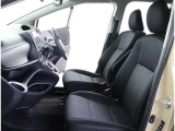 高いホールド性で運転姿勢が安定します。長距離ドライブでも疲れにくいのが魅力です。快適なドライビングライフをお送りください♪