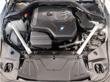 【BMWエンジン】革新的なガソリン・エンジン・テクノロジーによる高性能かつ高効率。レスポンスの良いパワーを発揮。常にスムーズな吸気を実現しアクセル開度にダイレクトに反応しドライビングを楽しく演出。