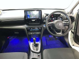 運転席は見やすく整理され、ナビも美しく装着され操作性にも優れています!