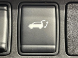 【パワーバックドア】スマートキーや運転席のボタンを押すだけでリアゲートが自動で開閉します!荷物を持っている時や、高い位置にあるバックドアを閉める際に便利な機能です♪
