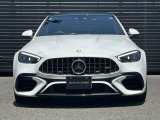 メルセデス・ベンツ八王子の最新のショールームには、大型モニターがあり最先端のメルセデス・ベンツをご体感頂けます!屋内展示場のため、天候の悪い日でも、ごゆっくりとお車をご覧頂ける店舗でございます!