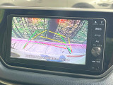 【バックカメラ】駐車時に後方がリアルタイム映像で確認できます。大型商業施設や立体駐車場での駐車時や、夜間のバック時に大活躍!運転スキルに関わらず、今や必須となった装備のひとつです
