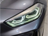 BMWの伝統の丸目4灯ヘッドライトでございます。LEDライトで視認性もよく明るく安全性の向上につながります。