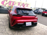 全方位モニター付きですので車庫入れ等、運転に自身のない方でも安心です!リアワイパーもついてます。