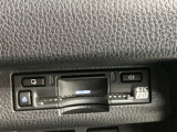 高速道路で便利な【ETC2.0】を装備しています。光ビーコン搭載で渋滞情報などナビゲーションと連動することで機能も充実いたします。他、観光施設に立ち寄るための高速料金割引サービス等もございます。
