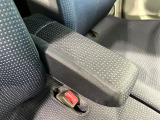【アームレスト】運転中の身体の負担を軽減してくれるアームレストを装備♪