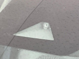 【エマージェンシーブレーキ】走行中に前方の車両等を認識し、衝突しそうな時は警報とブレーキで衝突回避と被害軽減をアシスト。より安全にドライブをお楽しみいただけます。