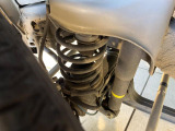 お車を安心してお乗りいただく為には、足回りの定期点検が欠かせません。サービスサポート(有償保証)では無料点検もご提供しており、安心のカーライフをお過ごしいただけるサポート体制が整っています。