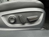 パワーシート搭載。微妙な調整が手軽にでき、最適なポジションで運転することが可能です。