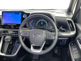 運転席まわりです。 各操作スイッチは使いやすい位置に配置されてます。