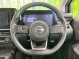 インテリアに合わせたデザインのステアリングは、運転される方のことも考え、運転しやすい形状、大きさです。是非一度、実際に触ってお確かめください。