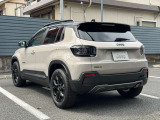 ハンズフリー機能と併用できるパワーバックゲート標準装備。キーレスと車内からスイッチでも開閉が可能です。