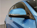 【BMWミラー】視認性の高いスタイリッシュなミラー。自動防眩機能も付いており夜間のドライビングをサポートします。