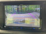 【バックカメラ】駐車時に後方がリアルタイム映像で確認できます。大型商業施設や立体駐車場での駐車時や、夜間のバック時に大活躍!運転スキルに関わらず、今や必須となった装備のひとつです!