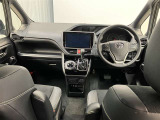 高いホールド性で運転姿勢が安定します。長距離ドライブでも疲れにくいのが魅力です。快適なドライビングライフをお送りください♪