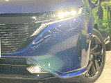 【LEDヘッドライト】悪天候や夜間走行時も良好な視界を確保し安心して運転できる高輝度LEDヘッドライトを装備!点灯速度が早く、消費電力も抑えられています。