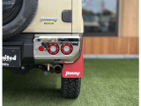 レトロ感を高める丸型テールランプ。リアビューにもこだわったBodyKitLineBeasです。