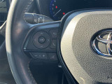 ステアリングスイッチ付きで運転中、前方から目線をそらすことなく、オーディオ等の操作が可能です!
