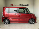 車両右側面からの写真になります。車をご覧になりたい時はお気軽に最寄りの店舗へご相談下さい。