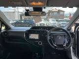 すっきりとまとめられたインパネ周り。運転操作もしやすいです。取り回しの良さで普段のお買い物から街乗りまでピッタリの車ですよ。