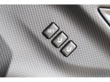 運転席のポジションを2つ、記憶させることができます。ボタンを押すと設定したポジションに電動で移動します。