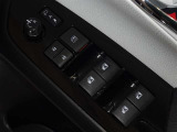 電動格納式ドアミラー・パワーウインドウを装備しています。
