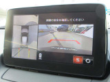 車体がシースルー(透過)して周囲の見通しを高めた設計の『360&deg;シースルービューモニター』を搭載。大きな車体でも、上空から見下ろす正確な視点で、狭い道や駐車をサポートします。