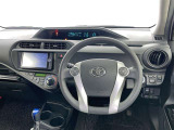 運転席まわりです。 各操作スイッチは使いやすい位置に配置されてます。