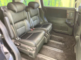運転席まわりには十分なスペースがあり、大柄な方でもゆったり運転していただける環境です。