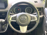 インテリアに合わせたデザインのステアリングは、運転される方のことも考え、運転しやすい形状、大きさです。是非一度、実際に触ってお確かめください。