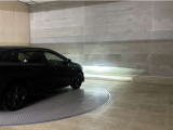 LEDヘッドランプです。十分な明るさを保ちつつも消費電力が少なく、バルブ寿命も長いのが特徴です。瞬時にMAXの光量を発揮するのもLEDならではです。☆LEDフォグランプも装備☆