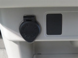 12V電源ソケットです。