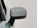 個性を演出するミラーキャップ。デザイン変更をご希望の際は、お気軽にスタッフまでお問い合わせください。
