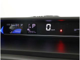 とっても見やすいメーターです。夜間時はラグジュアリーな気分にさせてくれる照明が魅力ですので、夜のドライブも楽しみになりますよ♪