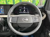 インテリアに合わせたデザインのステアリングは、運転される方のことも考え、運転しやすい形状、大きさです。是非一度、実際に触ってお確かめください。