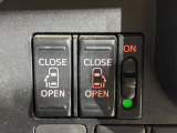 【両側パワースライドドア】スマートキーや運転席のスイッチで後席両側スライドドアの開閉が可能♪電動だから力を入れてドアを開ける必要が無く、小さなお子様でも簡単に開け閉めでき快適です♪