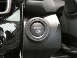 【プッシュスタート】スマートキーを携帯していればキーを取り出さずにドアを施錠&解錠。クルマの始動も可能です♪