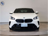 ☆BMWの代名詞とも言える【キドニーグリル】一目見ただけでBMW車であると認識できる確固たるアイコンとして存在感を放ちます☆