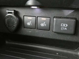【シートヒーター】運転席と助手席の座面にヒーターが内蔵されていますので寒い時でも快適運転です。