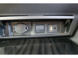 【アクセサリーソケット】12Vのカー用品等の電源供給が可能です。