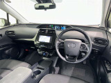 運転席まわりです。 各操作スイッチは使いやすい位置に配置されてます。