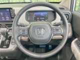 【純正革巻きステアリング】上質な革を使用することで、手にしっかり馴染みとても運転しやすいハンドルです♪