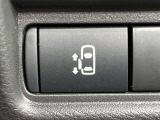 【パワースライドドア】スマートキーや運転席のスイッチでスライドドアの開閉が可能♪電動だから力を入れてドアを開ける必要が無く、小さいお子様でも、重い荷物を持っている時もラクに開け閉めできます♪