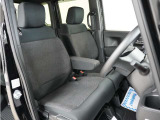 運転席のスペースはゆったりしていて、視界も広く確保されているので普段の運転からロングドライブまで快適です。