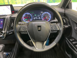 【純正革巻きステアリング】上質な革を使用することで、手にしっかり馴染みとても運転しやすいハンドルです♪
