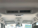 後席向けの送風口が付いており、車内の空気を循環させます☆