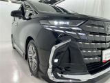 フォグランプ装着車です。暗い夜道の車両前方を明るく照らします