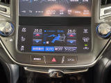 【左右独立温度コントロール式フルオートエアコン(DUAL/SYNC)】運転席側と助手席側でそれぞれ自由に温度設定ができ、快適な風量やモードなどを自動調整します!