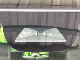 【ホンダセンシング】走行中に前方の車両等を認識し、衝突しそうな時は警報とブレーキで衝突回避と被害軽減をアシスト。より安全にドライブをお楽しみいただけます。